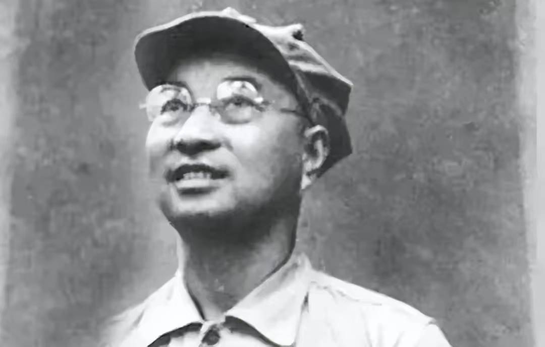 1955年授衔，陈赓闷闷不乐，贺龙安慰：是想老战友了吧_卢冬生_部队_时候