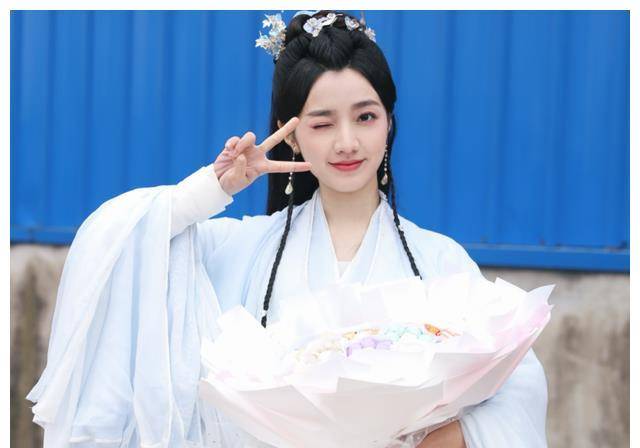 3年前在《琉璃》里演丫头,如今挑大梁,新剧预告成了女主_黄羿_鹿南