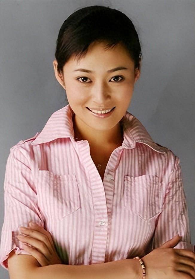 他凭闯关东爆红,娶美女同桌为妻,生一双儿子,一家四口幸福美满_齐奎