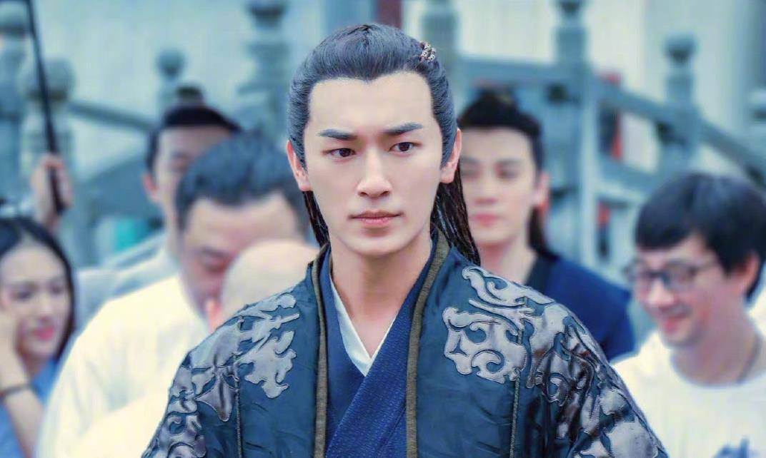 刘宇宁新剧剧组打人,理由疑似是认错人,同组男演员绯闻缠身_杨旭文