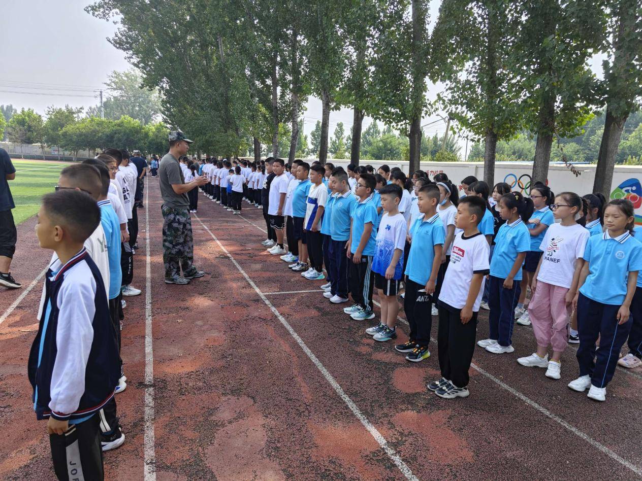 济宁高新区接庄中心中学开展2023级新生军训