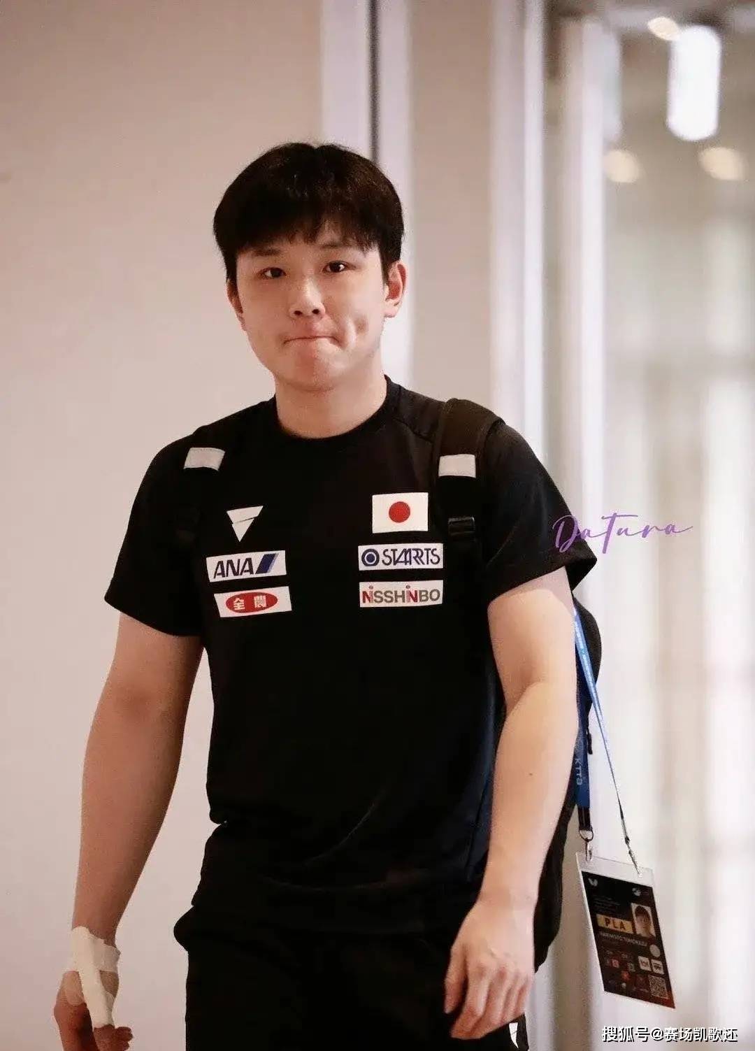 国乒n胜一负,王楚钦意外一轮游,张本智和跟上_首轮_比分_比赛