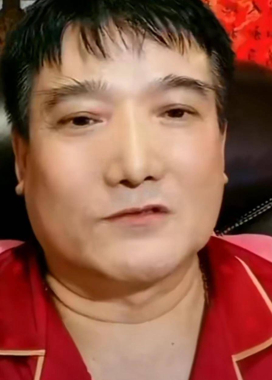 万里大造林出事的时候,他和父亲去找赵本山借钱的事,何庆魁对赵本山说