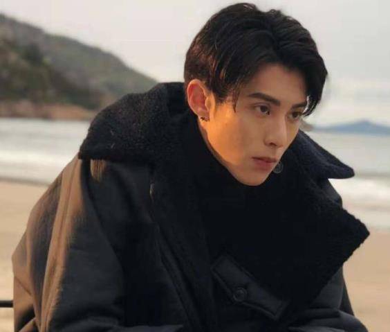 王鹤棣:出道前生活艰苦,不仅当教官还当模特,父母开着小吃店_演技