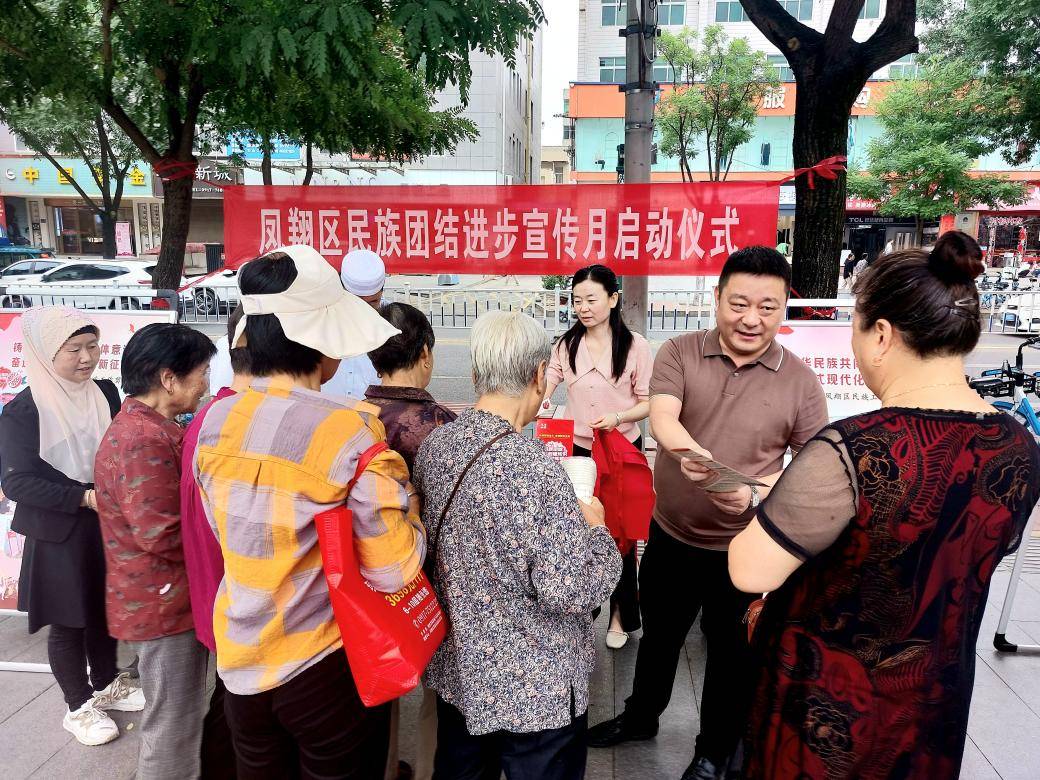 参加此次启动仪式的有区委统战部,少数民族群众代表和我区清真餐馆