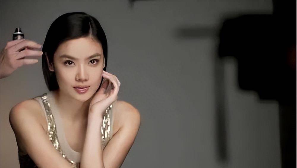 黎明曾花2亿追她,她真的变胖啊,胳膊,肚子,但是好喜欢_乐基儿_身材