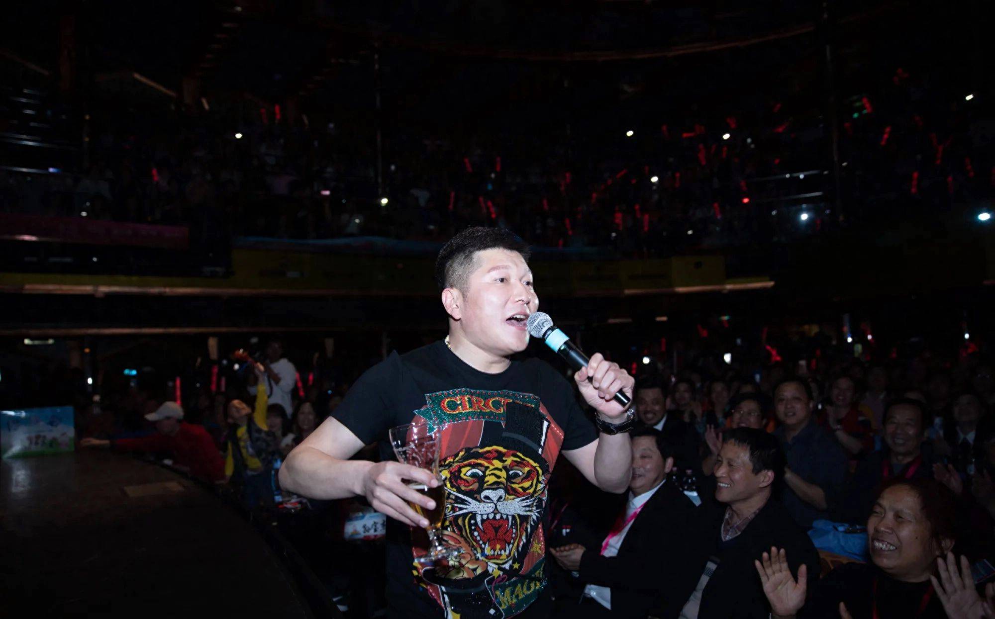 葛珊珊:是赵本山爱徒,她有钱有娃后婚姻却破裂了_历小峰_二人转_梁富