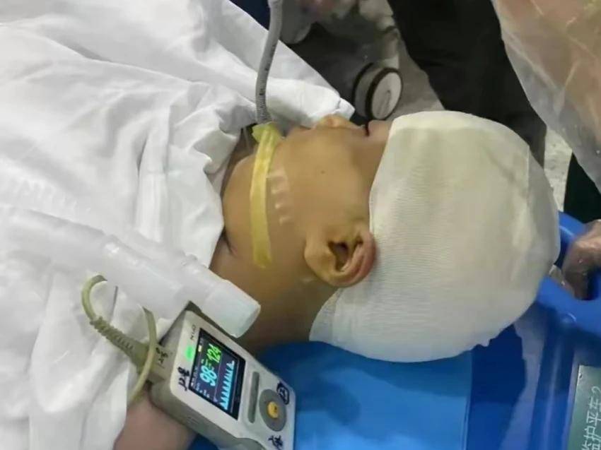 长沙一老师把小女孩打出脑浆,恐吓全班不许声张,早有前科_刘雨辰_家长