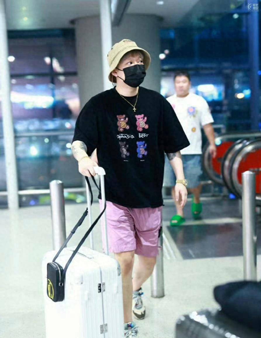 周淑怡在直播中确认了与pgone的恋情,并在比赛时透