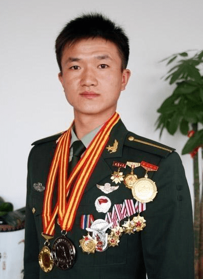 2次获得个人一等功 打败欧美8国13支特种部队获8个第一 破6项纪录