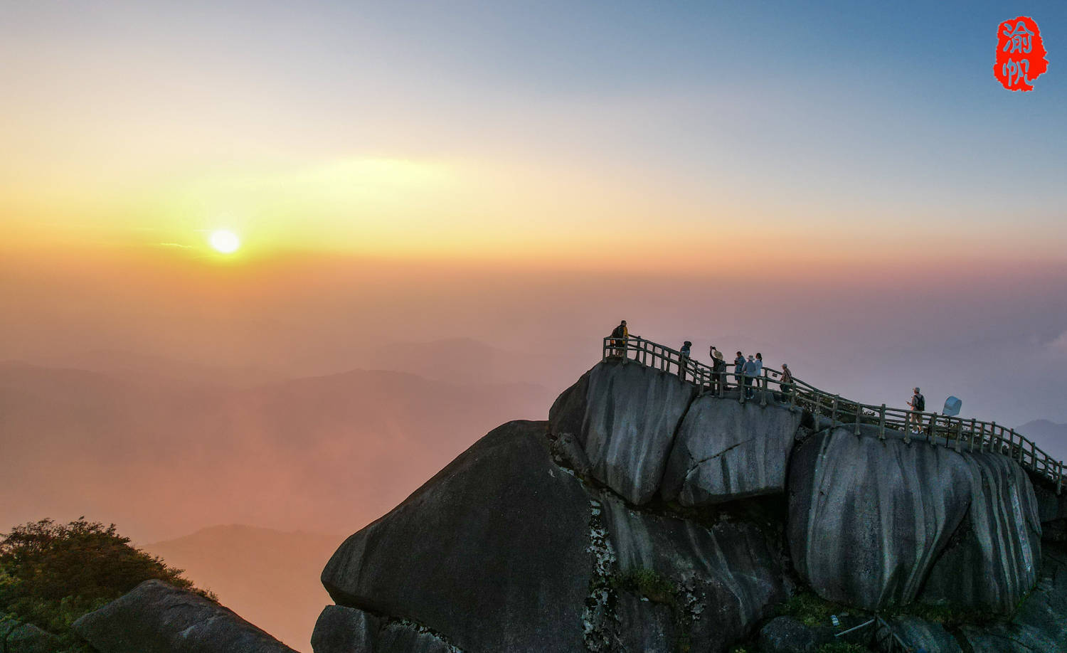 山上还是三江之源,夕阳与云海特别美_猫儿山_山峰_广西