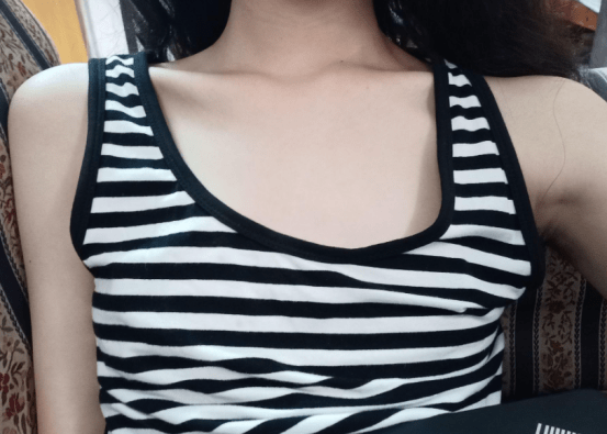 发育不良则是在青春期的时候营养跟不上的因素导