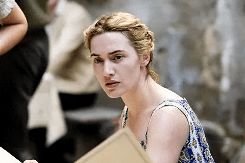 记忆和爱情的交织:《朗读者》中的女子与少年之间的爱情故事_汉娜