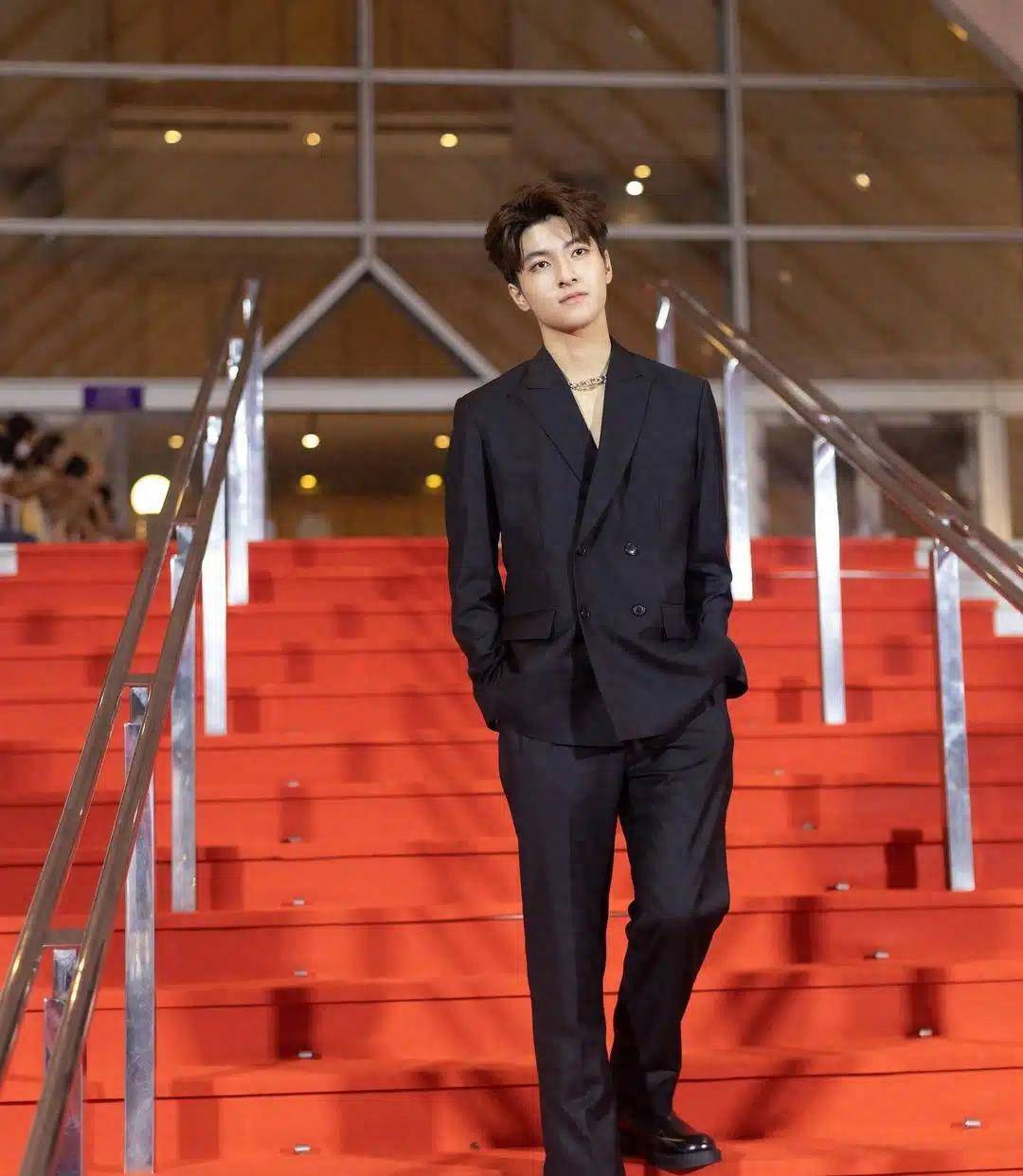 泰国童星mac客串泰版《夫妻的世界》与阿南达玩父子_安妮_麦克_剧中