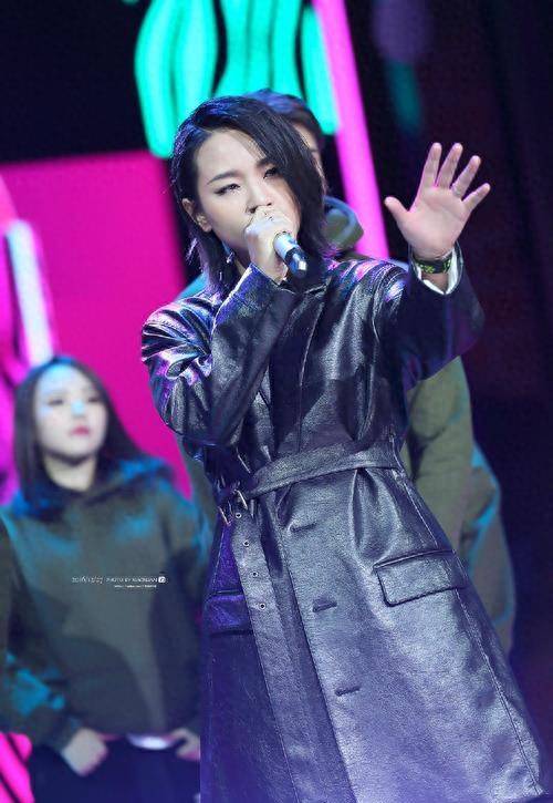 吉克隽逸和周笔畅都是80后,她们成长在一个音乐资源丰富,机会多样的