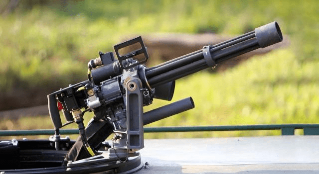 以每分钟6000发的射速闻名国际的经典 号称战场终结者的六管机枪_枪管