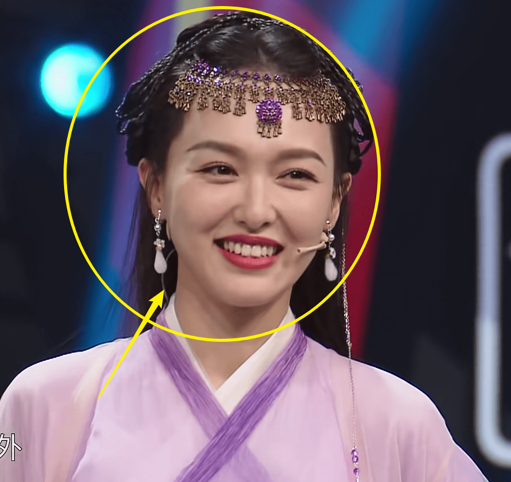 唐嫣唐艺昕扮古装同台比美,看清二人的腰围,确定刚生完孩子?