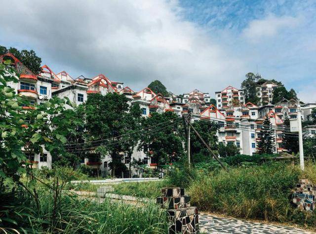 广州"最大烂尾楼"澳洲山庄挂出32套法拍房_问题_相关_项目