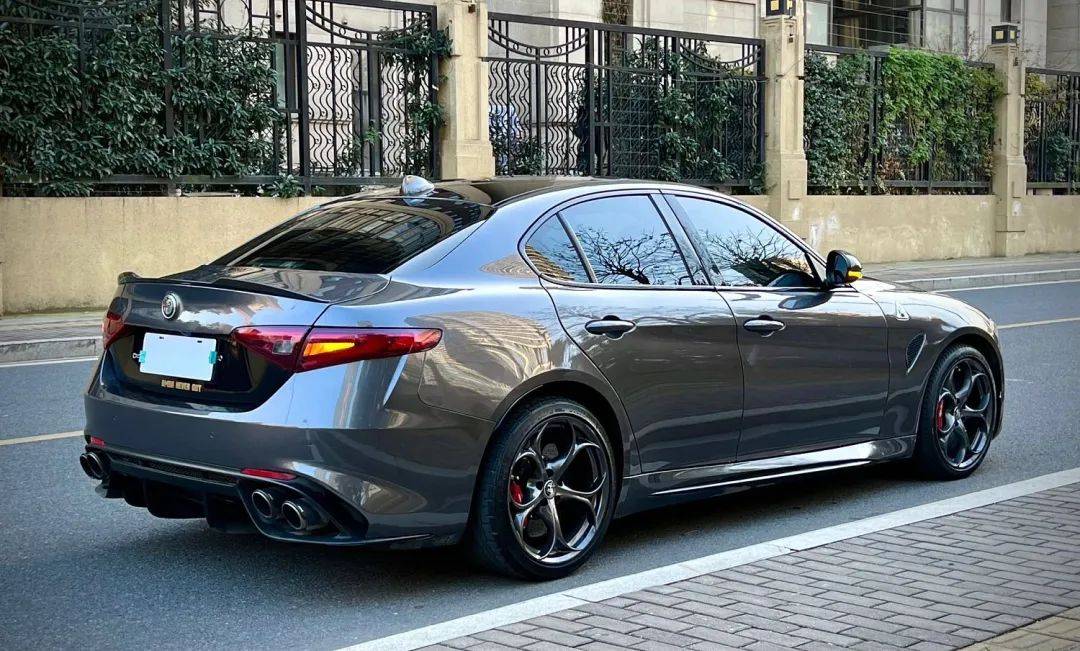 比m3,amg c 63还好玩?花四十几万淘"四门法拉利"是什么体验