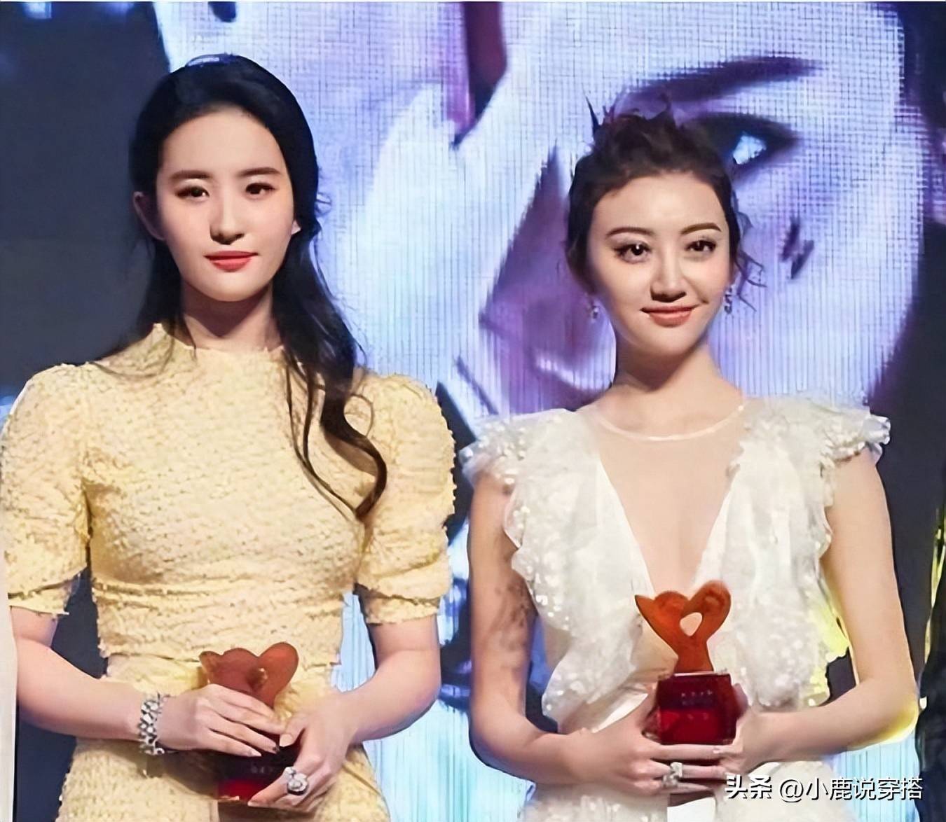 刘亦菲同框景甜!一个穿泡泡袖端庄优雅,一个穿纱裙灵动飘逸!