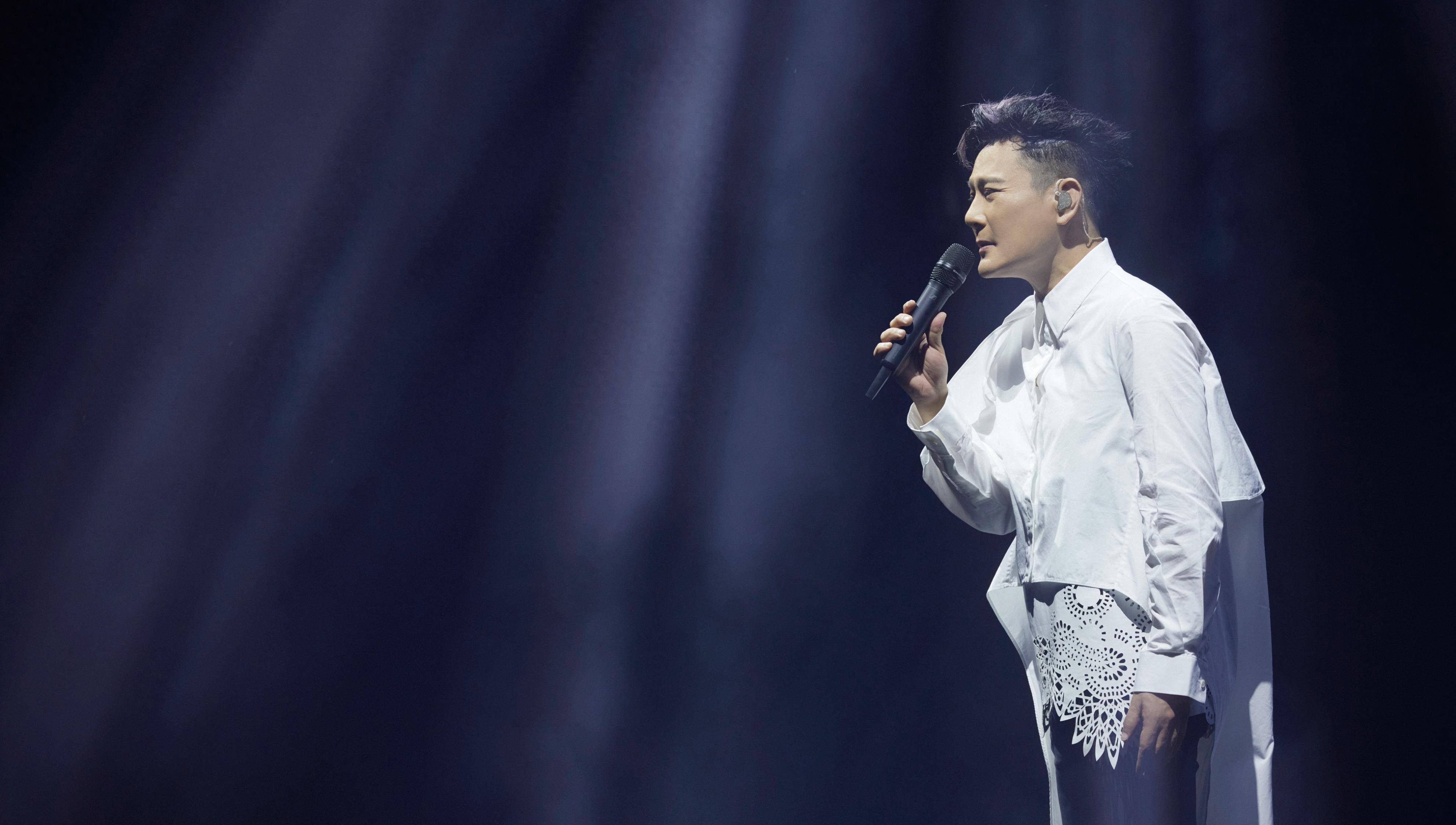 0唐山站视觉效果惊艳观众,情歌王子张信哲巡演惊喜不断_歌曲_时间