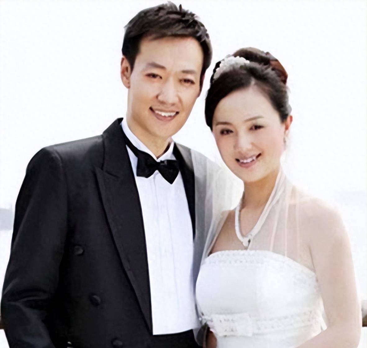 从大学就在一起的四对明星夫妻,最后一对很多人不知他们是夫妻_鲍蕾