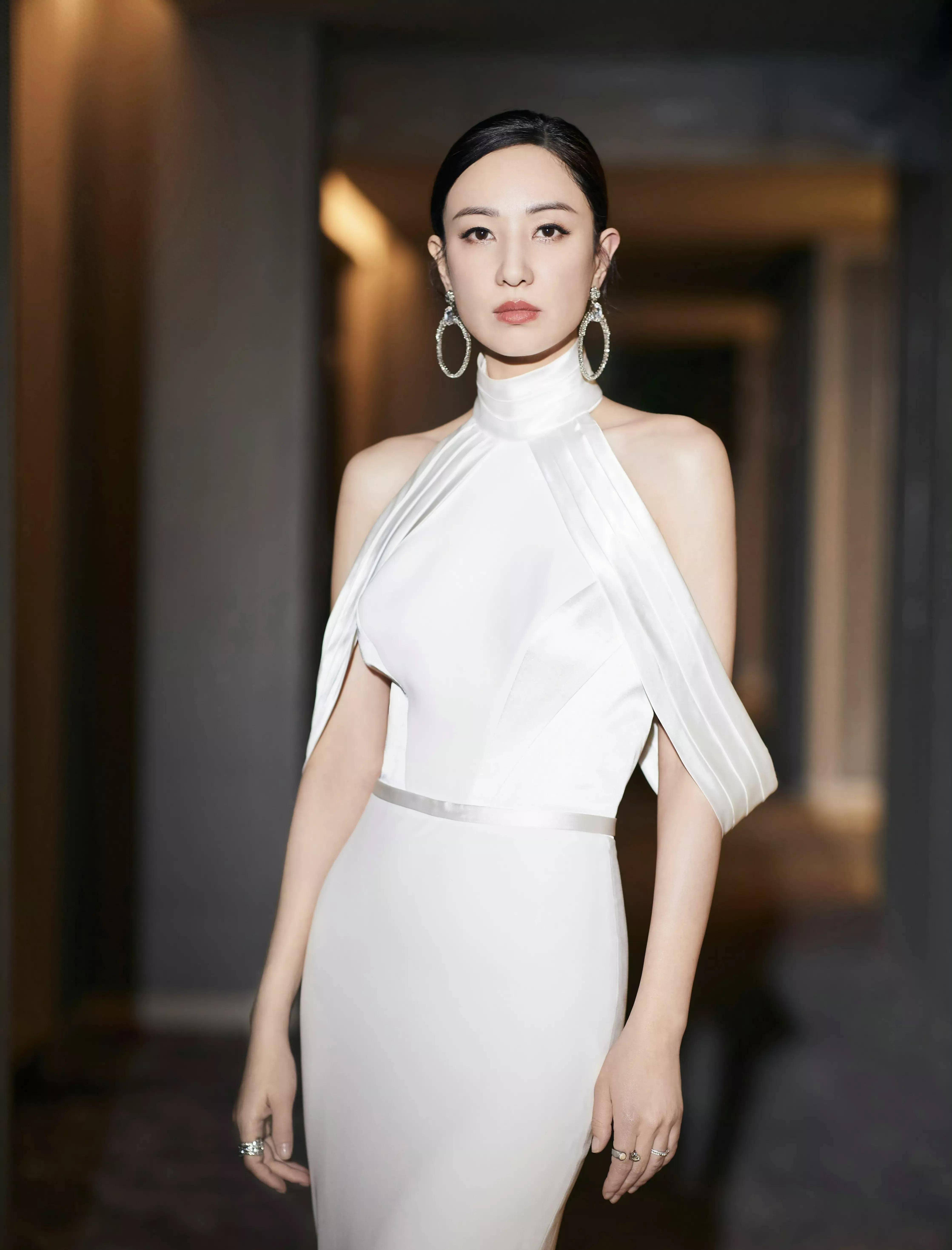 郑希怡的事件是一个警醒,提醒我们在享受都市生活的同时,也要时刻准备