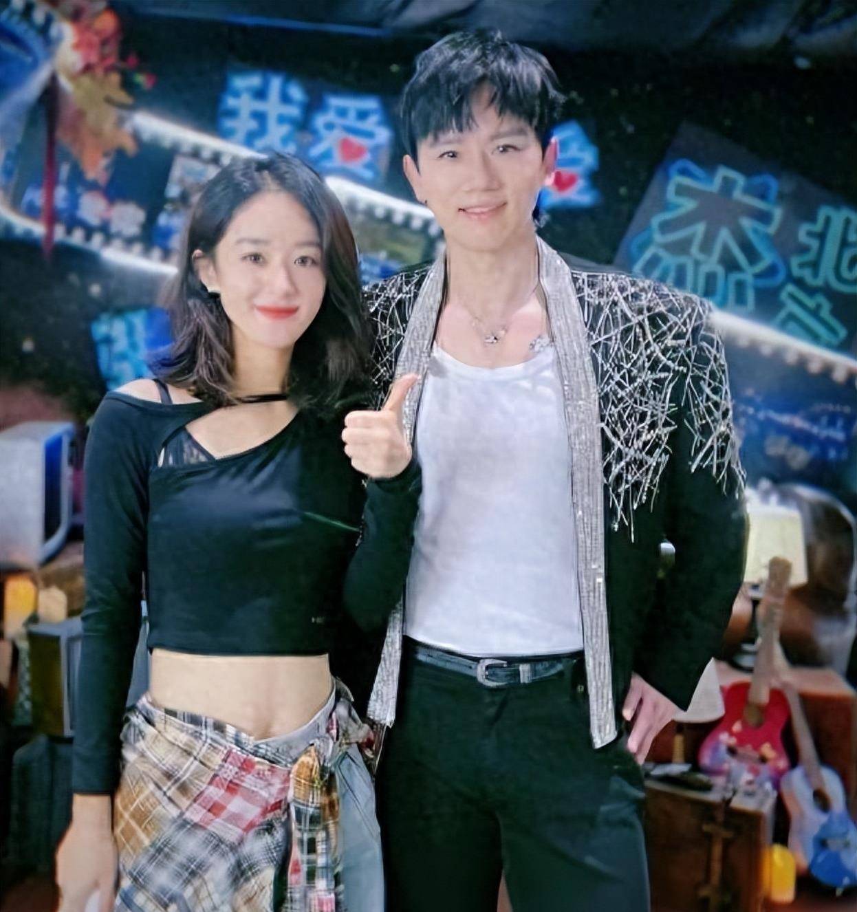 求解"评论区已经沦陷_张靓颖_音乐_乐坛