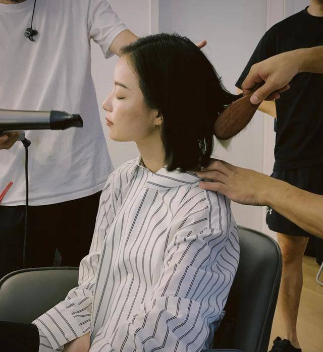 倪妮:清理了衣橱,更喜欢卸妆的自己_造型_因为_表演