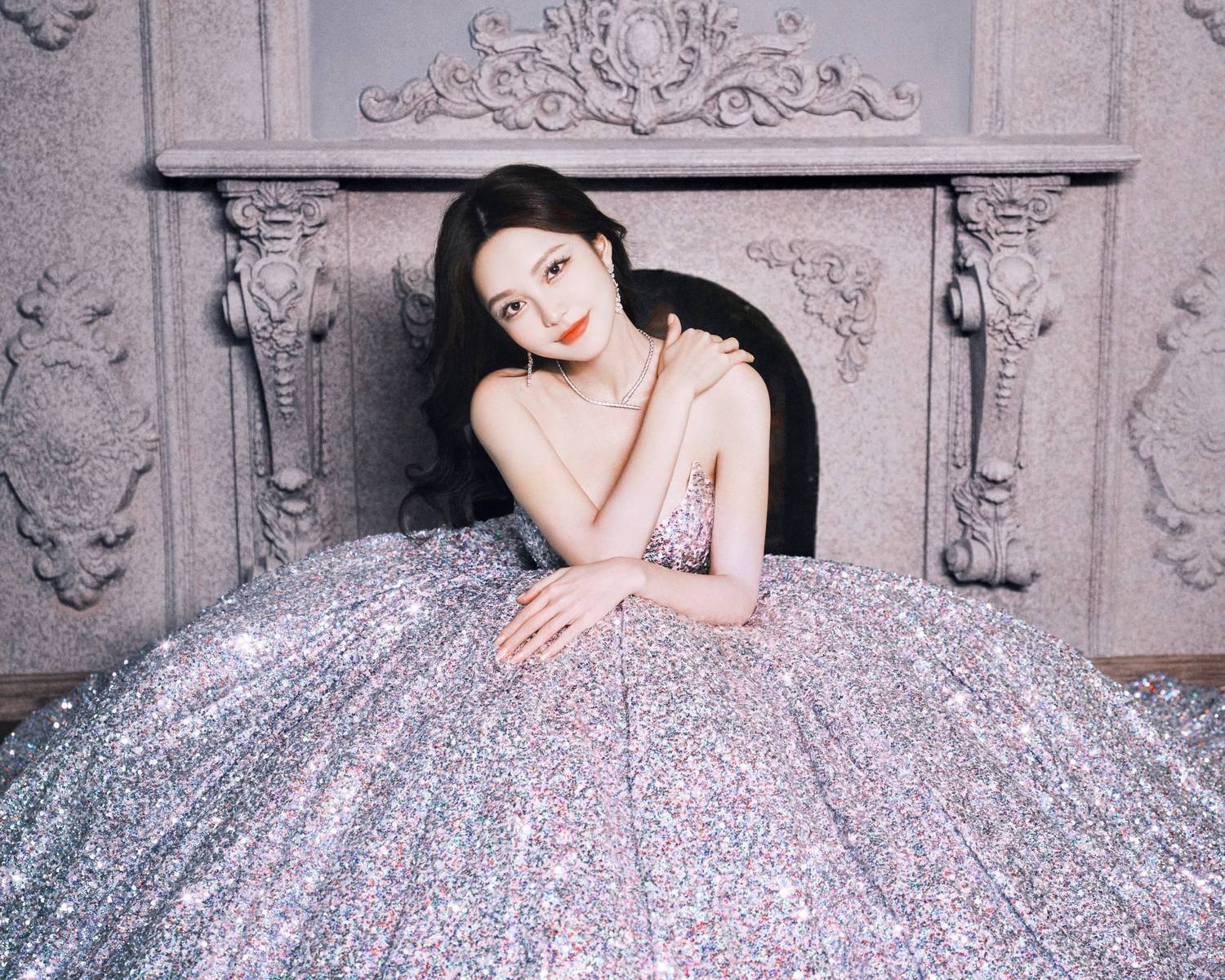 周扬青钻石礼服美丽梦幻 置身城堡好似童话公主_魅力_生日_大片