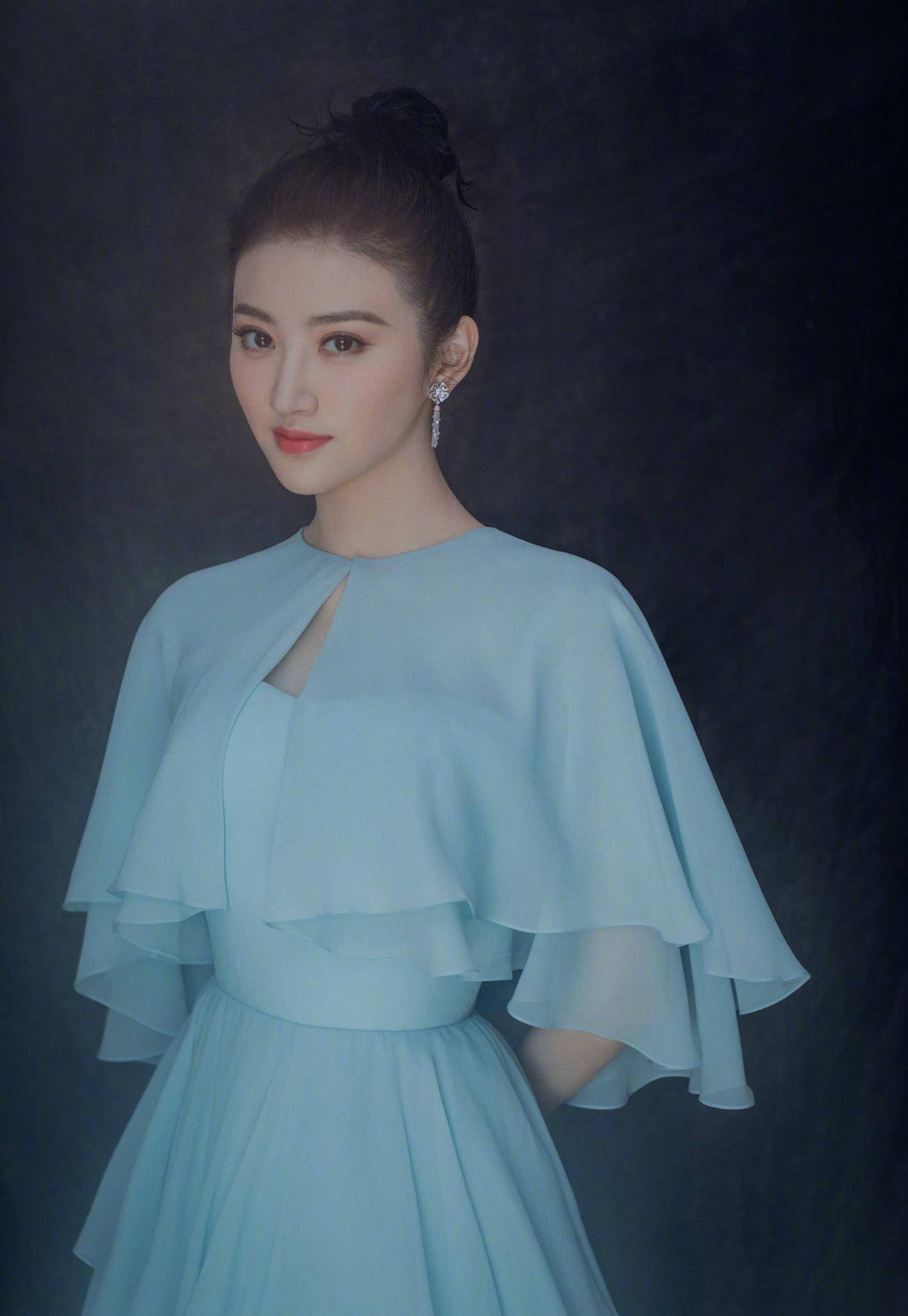 女演员景甜曾经被称为北京电影学院校花乃至中国第一校花的女星,自一