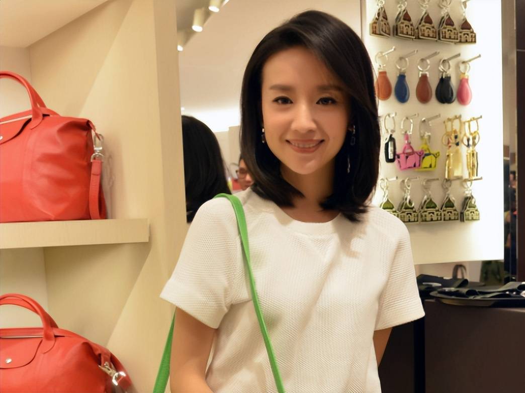 董洁停工陪儿子,14岁顶顶长相走偏不似潘粤明,自曝身高被嘲太矮_时候