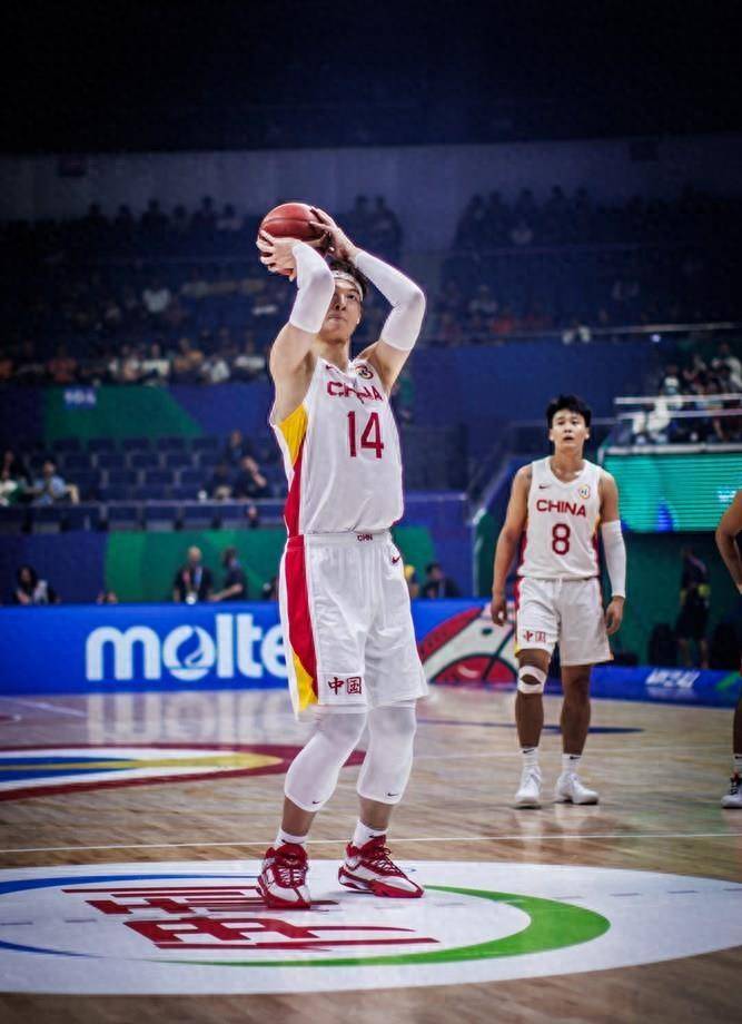 痛cba人士:想到两个月后王哲林还能回cba刷60  我生无可恋_比赛_篮板