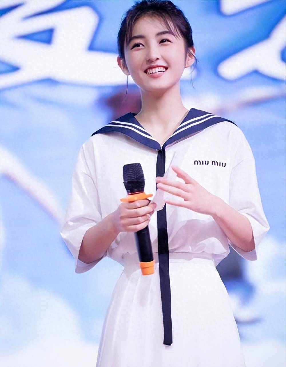 杨紫新戏配置高,张子枫排场足,朱一龙电影又入围影展_团队_杨紫递