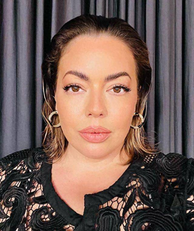 弗卢维亚与华莱士·安德拉德·德·阿劳乔结婚,育有两个漂亮的孩子