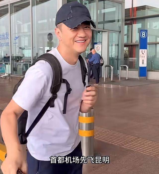 李亚鹏吃路边摊接地气,解除"限高"仍节俭,提王菲被指蹭热度_明星_老婆