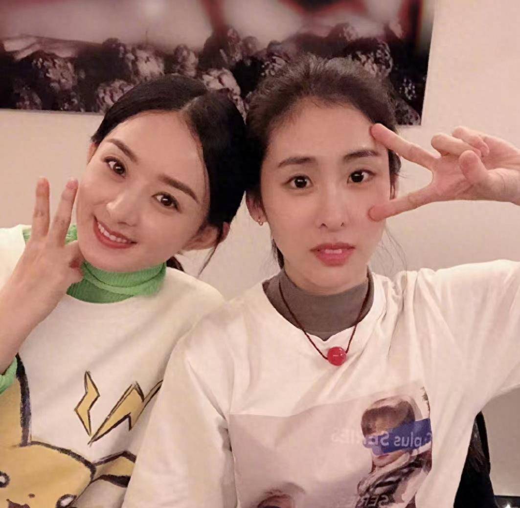 赵丽颖热情地为张碧晨庆祝生日,同时也为她的音乐梦想喝彩.