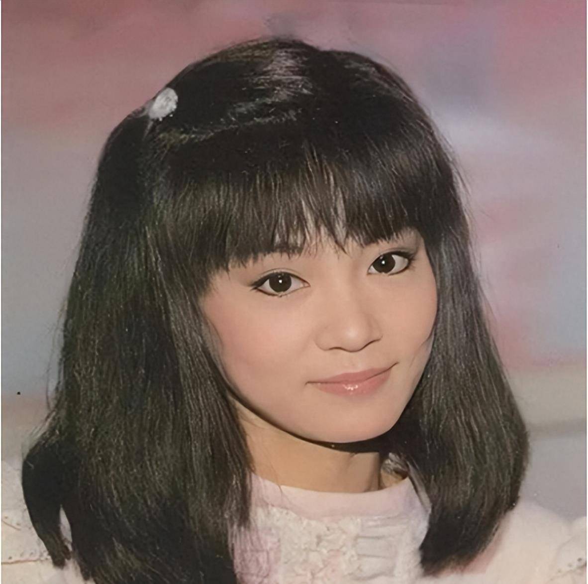 64岁刘雪华现状,独居上海12年,家里电视24小时开着,太孤独!