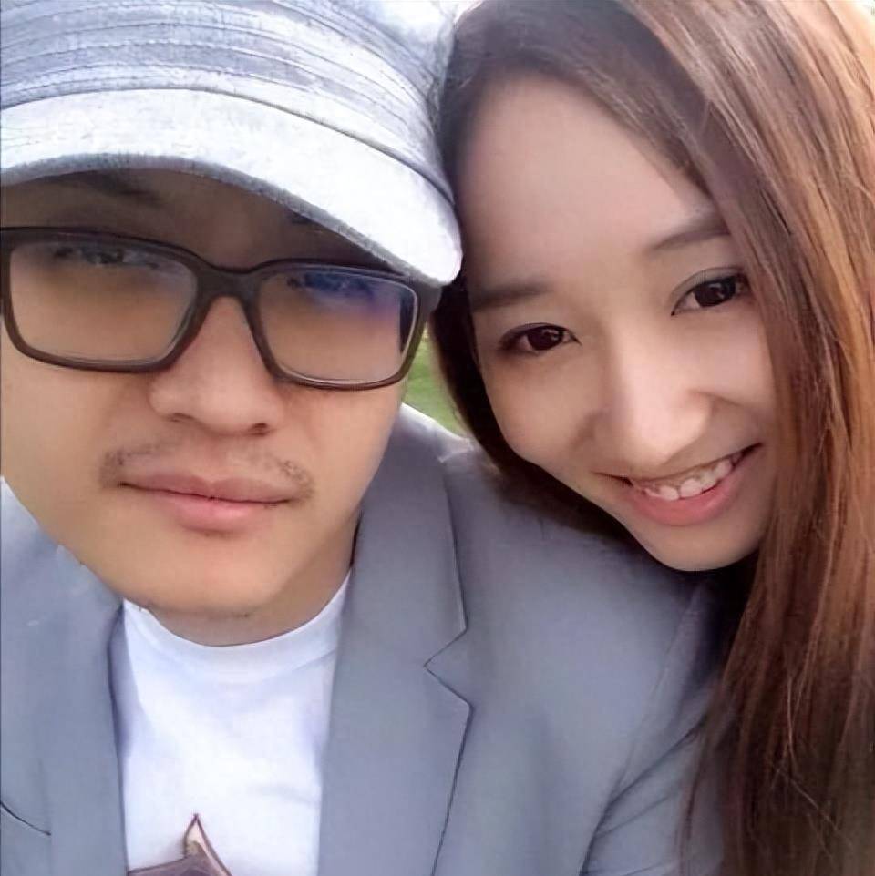 据悉,宋喆前妻杨慧于2016年提出离婚,她的律师表示,她提交了宋喆与圈