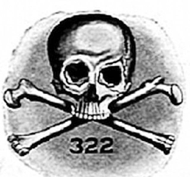 骷髅会的标志也是一个骷髅头,因此有人猜测骷髅会是控制美国社会的