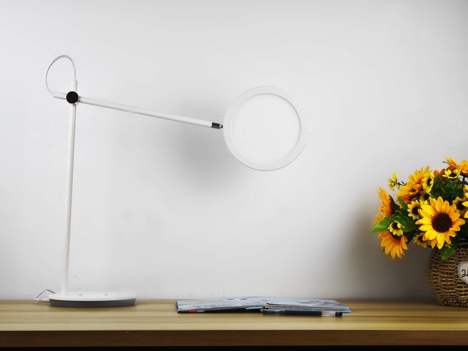 无眩光、无可视频闪,书客护眼灯L1体验,99.8%还原自然光