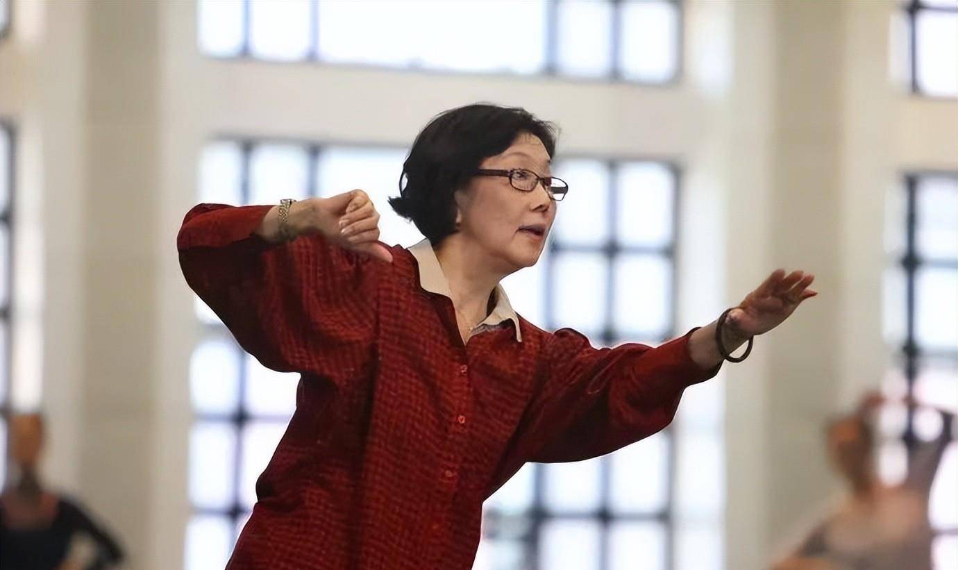 白淑湘新中国首只"白天鹅",26岁被迫离开舞台,十年后重演"琼花"_舞蹈
