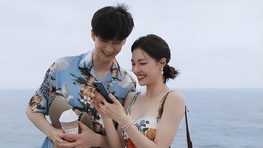 曝钟楚曦和侯雯元热恋中,两人当街搂抱,疑在张云龙期间无缝衔接_时候