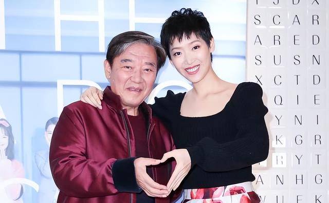 李立群女儿李元元:初恋给了男子,32岁婚姻问题成父亲的烦恼_男友_表演