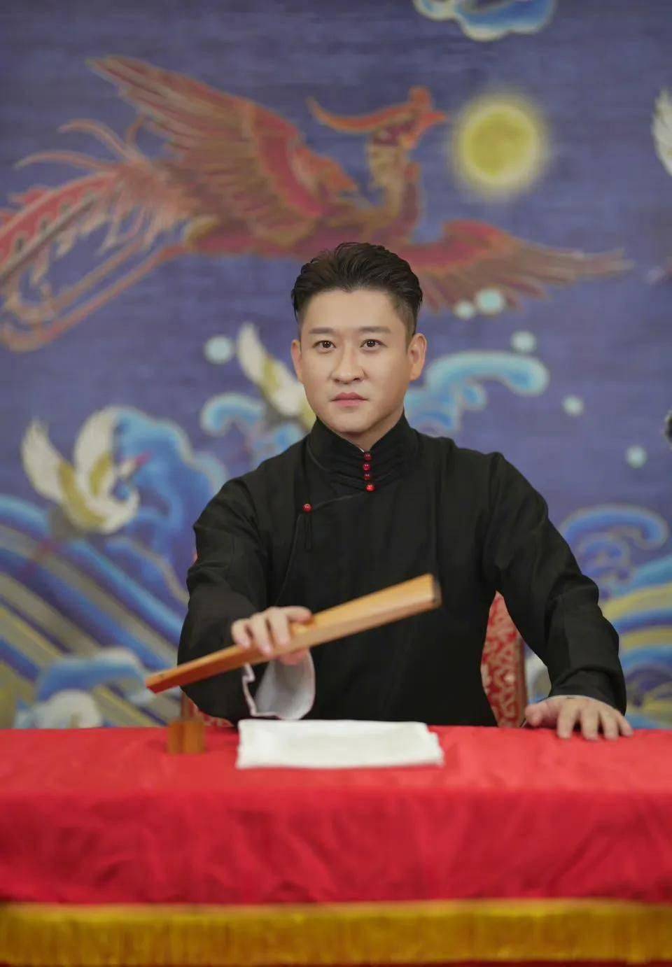 曹云金携女网红逛古玩店,网络说相声之路:前景如何,你看好吗?