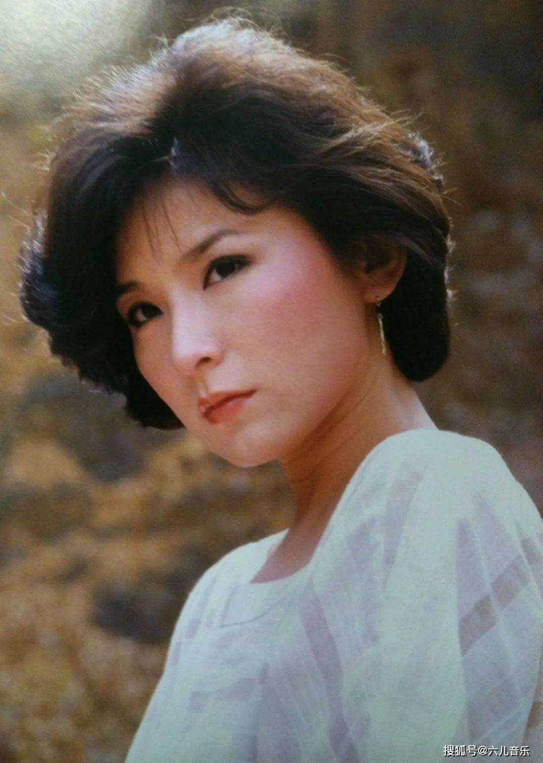 经典歌曲，陈淑桦《梦醒时分》鉴赏，承载了无数人的回忆和情感_搜狐网