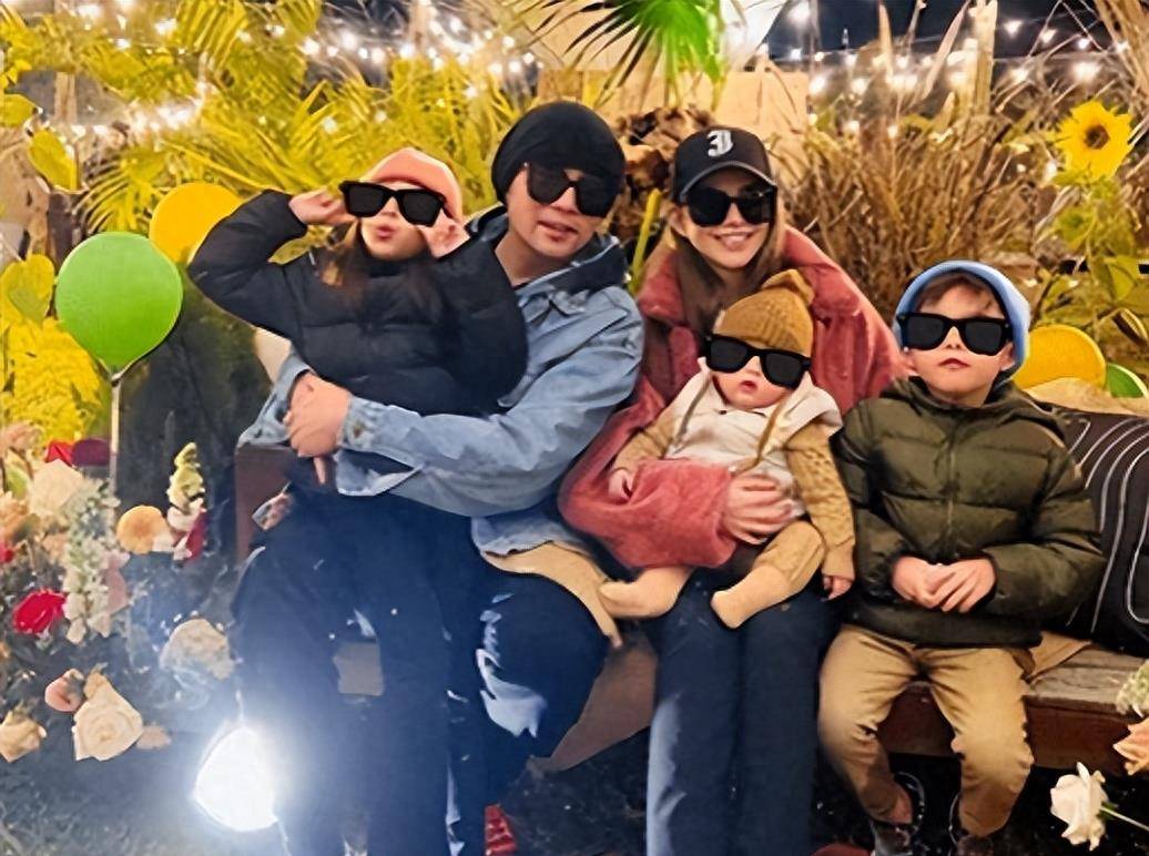 周杰伦为妈妈庆68岁生日,叶惠美比昆凌时尚,一个举动现婆媳关系_儿媳