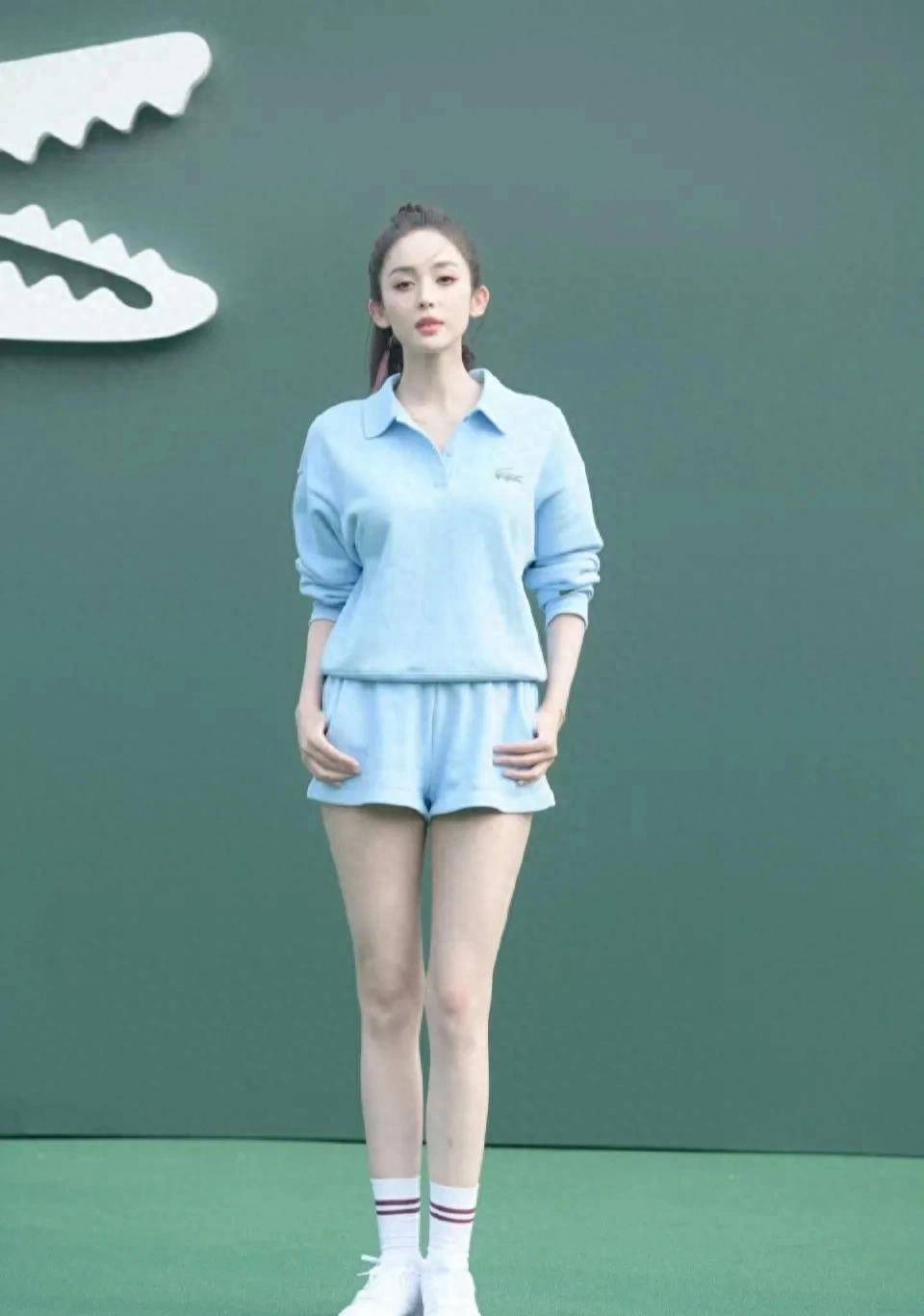 古力娜扎身穿鳄鱼牌运动服,美貌震撼全城_时尚_形象_展现