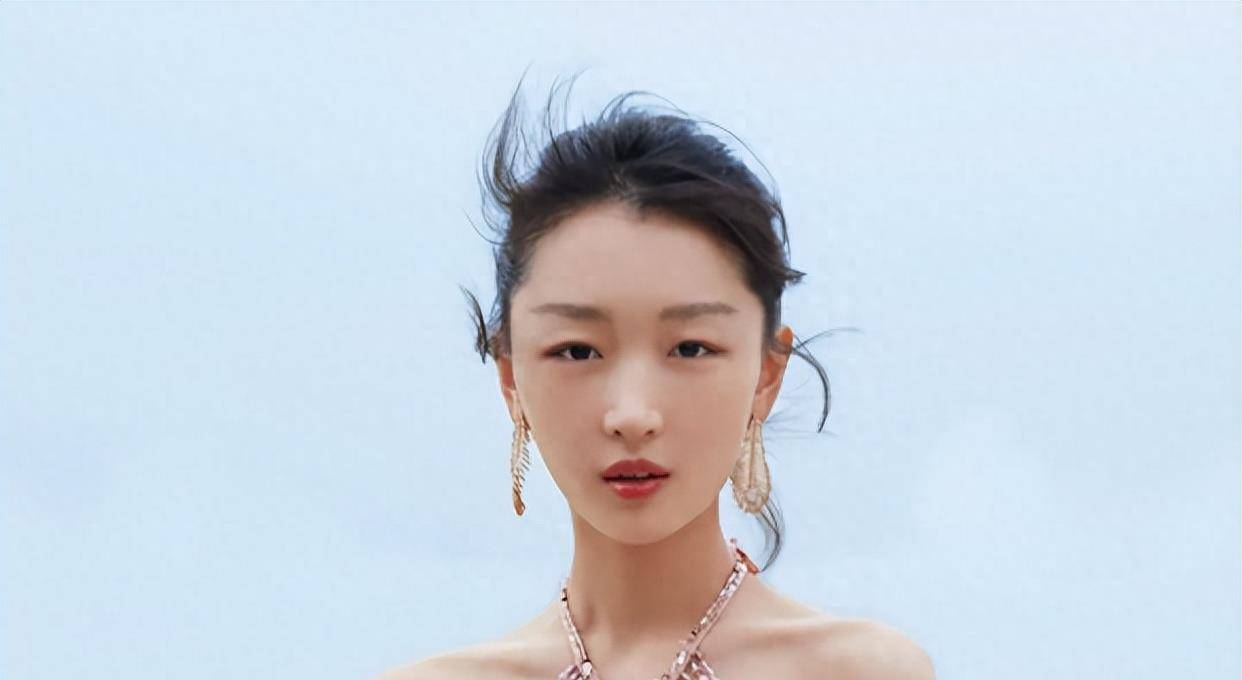 周冬雨生图曝光,眼袋肿大法令纹明显,面部线条不自然疑整容失败_网友