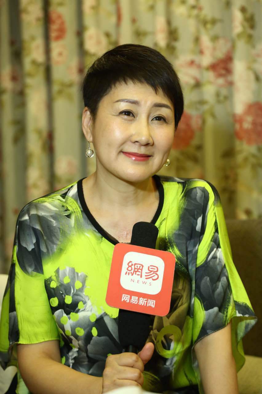 张凯丽:34岁嫁给作家,和丈夫相爱27年,却从不让女儿喊她妈妈